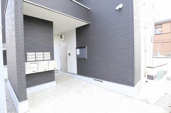 リコルテ東福生のエントランス