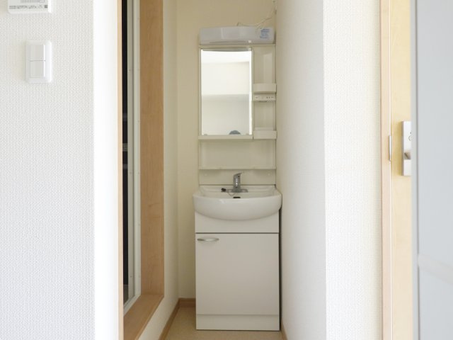 モンサージュの独立洗面台|別部屋同タイプ