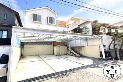 【外観】 | 伏見区深草大亀谷万帖敷町　中古戸建 | 《平成28年9月築》大変綺麗にお使いです(*´▽｀*)56.85坪の広々とした土地ですので駐車場は3台停められます。