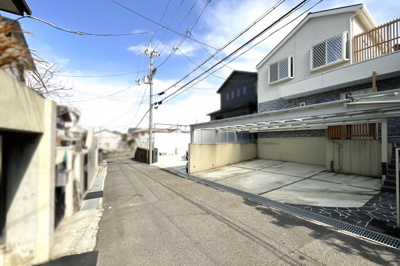 【前面道路含む現地写真】 | 伏見区深草大亀谷万帖敷町　中古戸建 | ゆいホームでは、お家の購入について不安やお悩みの方に「マイホームとお金の話～無料診断実施中」です。この機会にぜひお試し下さい（＾◇＾）まずは、お問合せをお待ちしております！！