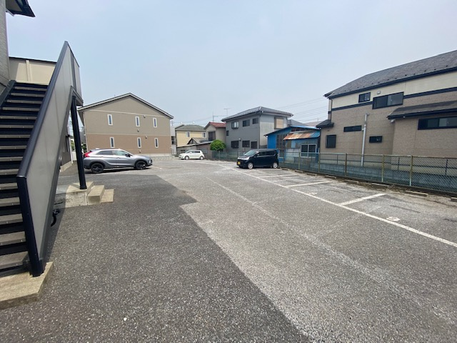 クレール新柏Bの駐車場