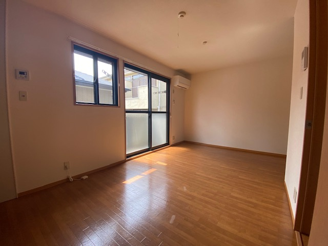 クレール新柏Bの居間・リビング