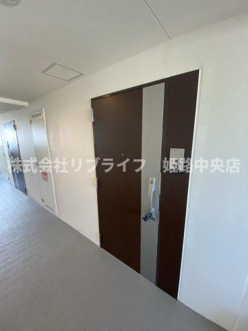 クロスフロント十二所線の玄関