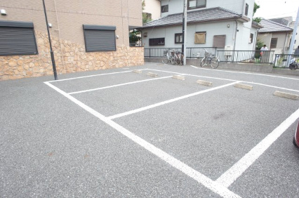 ドエル・シャンビエンの駐車場