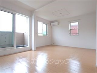 安芸高田市向原町坂のアパートの居間・リビング|エアコン付き