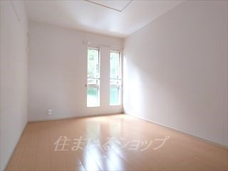 安芸高田市向原町坂のアパートの寝室