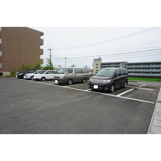 Ｌｉｔｔｌｅ　Ｗｉｎｇの駐車場