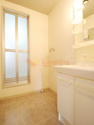 【洗面所】 | アトラスB棟 | ゆったりとスペースのある洗面所