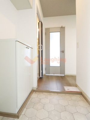 【玄関】 | アトラスB棟 | ゆったりとした玄関です