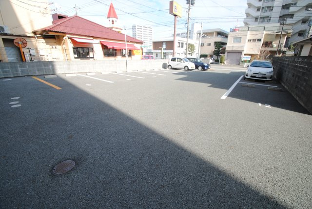 すかる梅満の駐車場