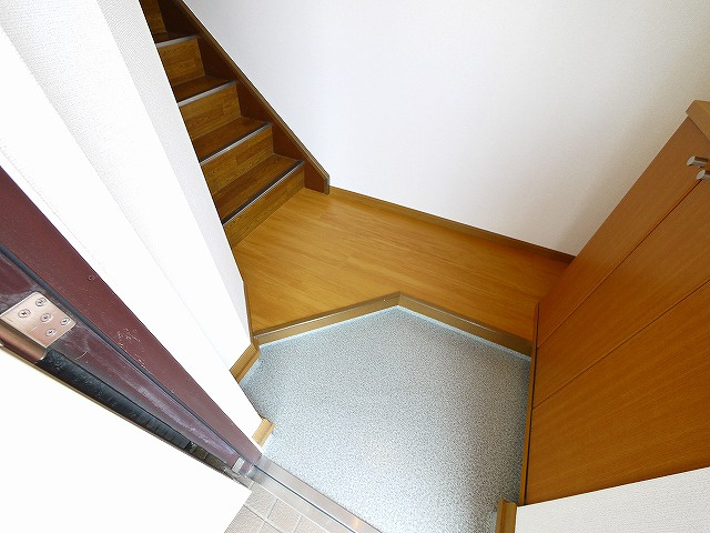 ブランドール　Ｂ（磯城郡）の玄関|収納もある玄関です