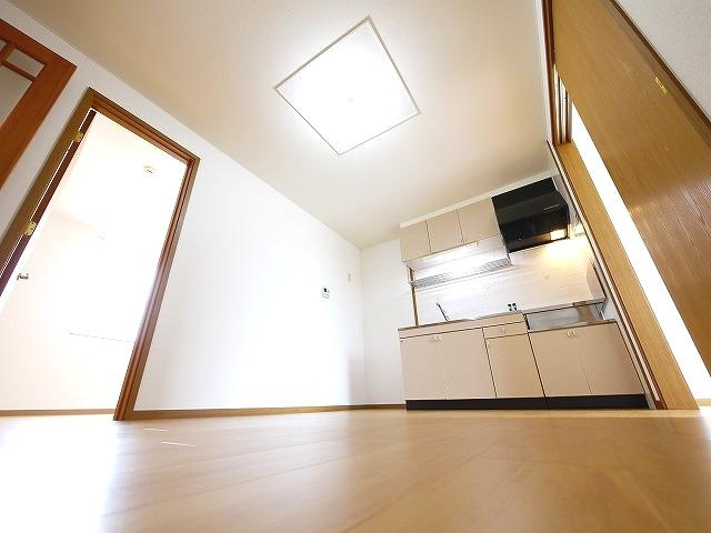 ブランドール　Ｂ（磯城郡）の居間・リビング|こちらのリビングで趣味の時間をお楽しみください