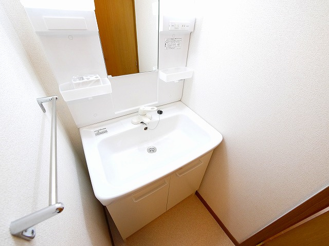 ブランドール　Ｂ（磯城郡）の独立洗面台|独立洗面台、小物を置くことができて便利です