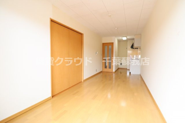 エターナⅡの寝室|広くて明るいお部屋