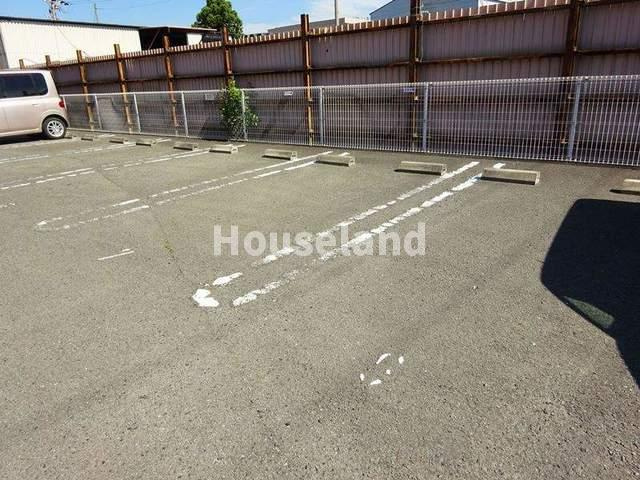 メゾンクシモトの駐車場