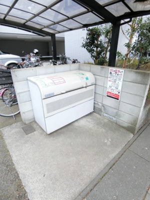 【その他共用部分】 | 茅ヶ崎南スズキB・L・D | 敷地内ごみ置き場でごみ出しもらくらく～♪忙しい社会人さんや主婦さんにもうってつけ！