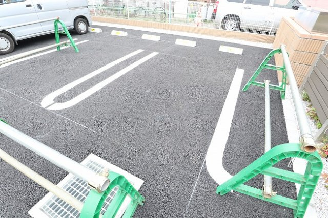 ラヴィ・コンフォールの駐車場