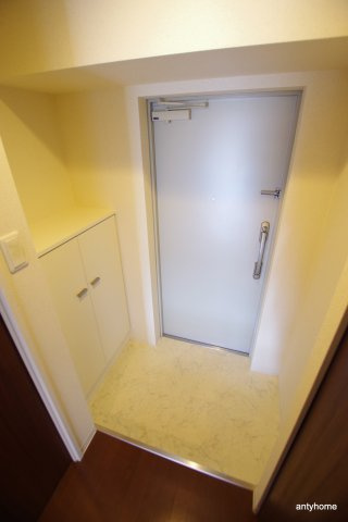 小西マンション　仲介手数料無料の玄関