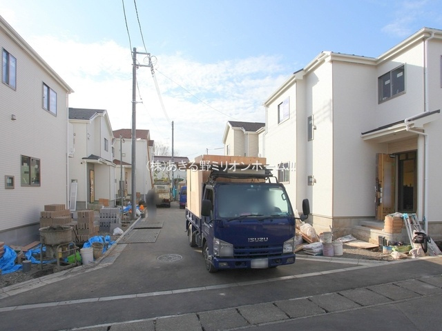 新築戸建　あきる野渕上　B号棟　全7棟の前面道路含む現地写真