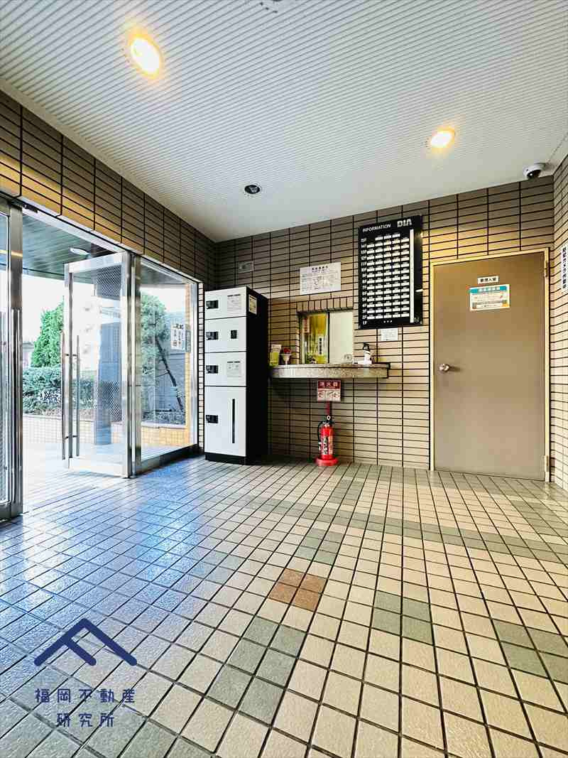 ダイアパレス箱崎宮前のエントランス