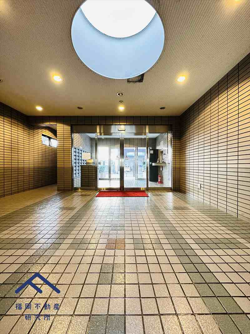ダイアパレス箱崎宮前のエントランス