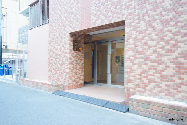 88松ヶ枝ウイング　仲介手数料無料のエントランス
