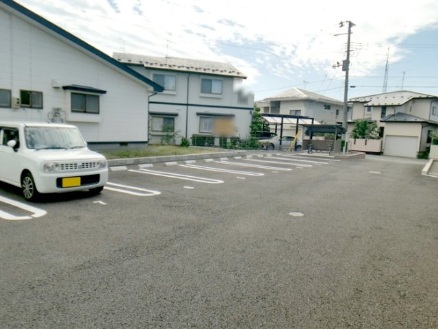 ルピーノBの駐車場