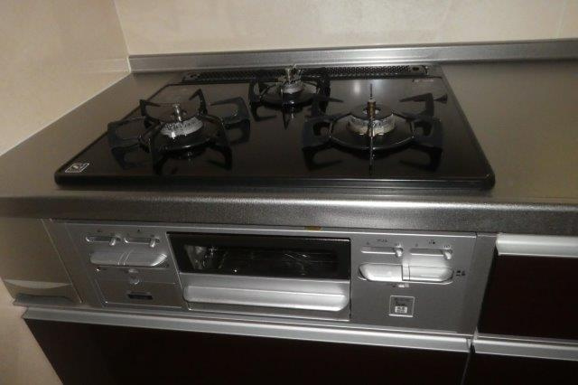 アンジュラピスのキッチン|３口ガスコンロ