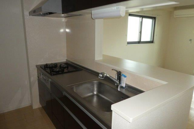 アンジュラピスのキッチン|３口ガスコンロ付きシステムキッチン