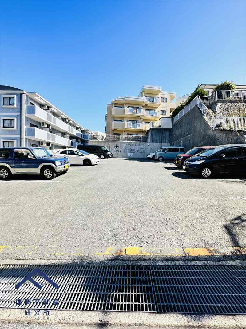 東峰マンション香住ヶ丘の駐車場