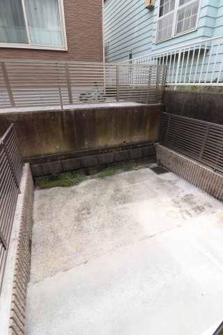 メゾンルミナスAの庭