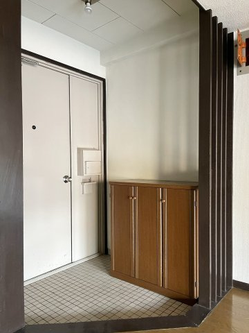 神楽坂マンションの玄関