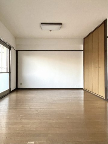 神楽坂マンションの洋室