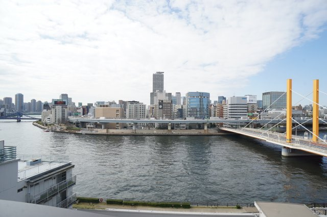 プライムメゾン森下WESTの展望|中央区の夜景と、隅田川の水面がきれいです。