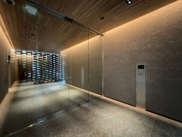 プライムメゾン森下WESTのセキュリティ|木目天井から間接照明の優しい光が落ち着いた空間を演出しています。
ＺＥＨ-Ｍマンション　環境に優しい高効率・省エネ高断熱・節電