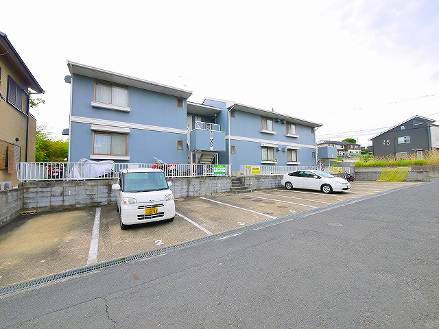 シャルム六条Ⅰの駐車場