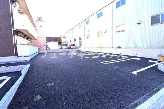 ハルメゾン三の丸の駐車場