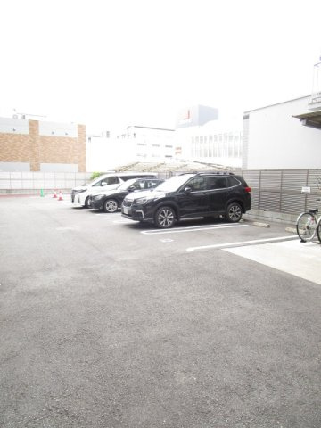 YamazakiSekiyuBLDの駐車場