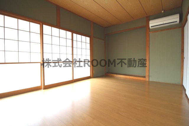 曽於市財部町南俣の一戸建ての洋室|コンパクトで使いやすい洋室です