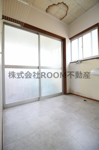 曽於市財部町南俣の一戸建ての洗面所|脱衣スペースもあります