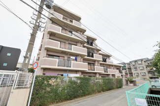 【外観】 | 大牟田線井尻駅まで徒歩15分。徒歩3分のバス停からバスも出ています。人気のショッピングモール・ららぽーと福岡まで徒歩11分で行けるので、渋滞などを気にせず気軽にショッピングを楽しめますね♪