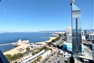 【展望】 | 百道浜を一望できる眺望が自慢のポイント！ 目の前に福岡のシンボル・福岡タワーがあります