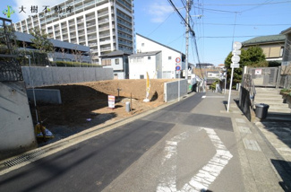 【前面道路含む現地写真】