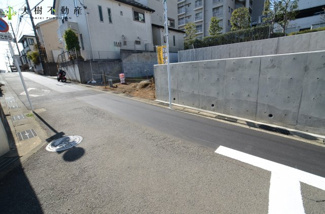 【前面道路含む現地写真】