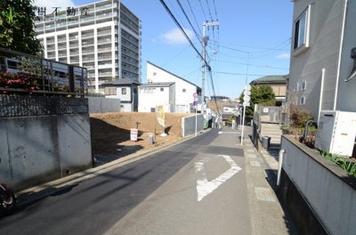 【前面道路含む現地写真】 | 海老名市国分南２丁目　売地　全２区画　【仲介手数料無料】