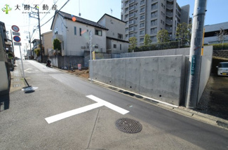 【前面道路含む現地写真】