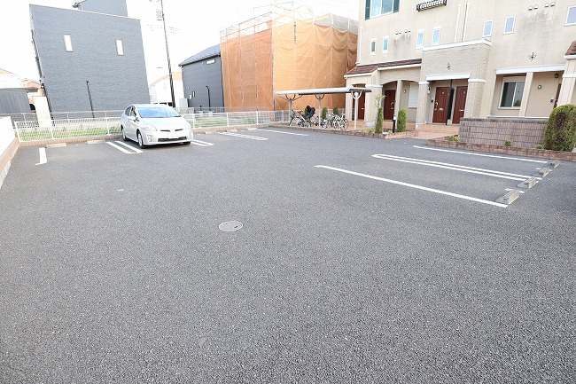 ウィステリアタウンⅨの駐車場