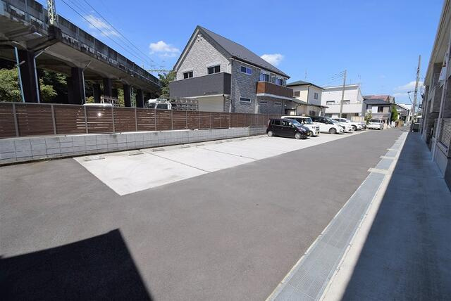 ヴランドールの駐車場