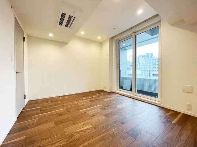 【洋室】 | ラヴォーグ南青山