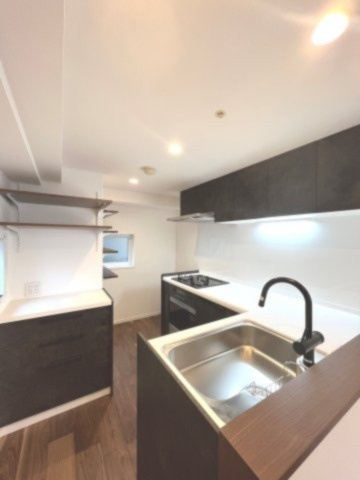 【キッチン】 | ラヴォーグ南青山 | 広い作業スペースを確保し、機能性に長けたキッチンに仕上がっています。